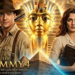 The Mummy 4 Curse of the Golden Sands - Brendan Fraser and Rachel Weisz with Pharaoh mask and pyramids